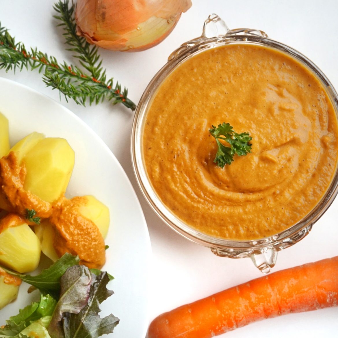 Blitzschnelle vegane Bratensoße aus Zwiebel und Karotte