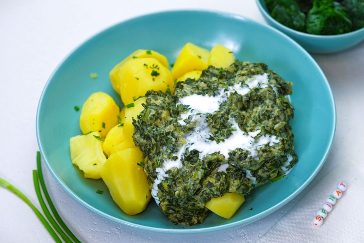 Rahmspinat mit Sojacuisine und Salzkartoffeln